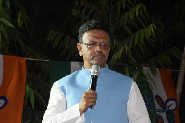 বন্দে ভারত এক্সপ্রেসে হামলা নিয়ে বিস্ফোরক ফিরহাদ হাকিম