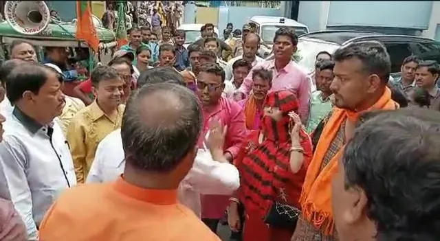 পানীয় জলের সঙ্কটের অভিযোগ, স্মারকলিপি জমা দিতে গেলে বিজেপি প্রতিনিধি দলের সঙ্গে ধস্তাধস্তি বাঁধে পুলিশের