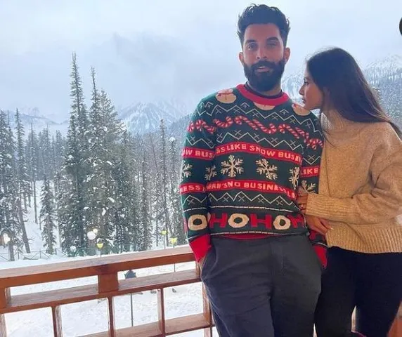 কাশ্মীরে হানিমুন মৌনির