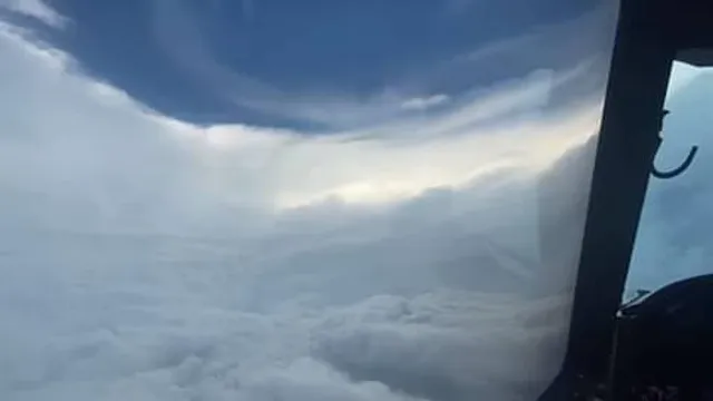 পাইলটদের ক্যামেরাবন্দি হল ইডা