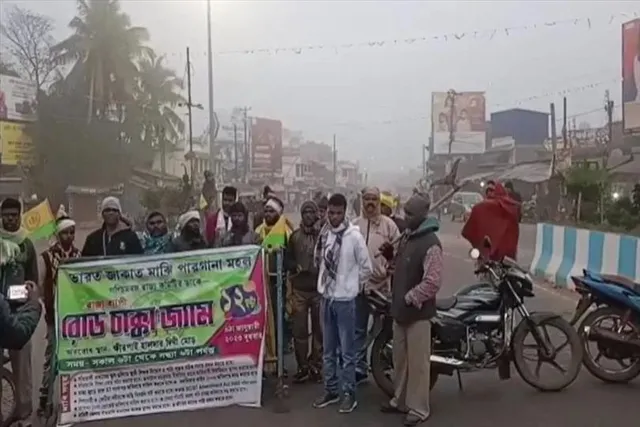 চাক্কা জ্যামের জেরে অবরুদ্ধ জাতীয় সড়ক