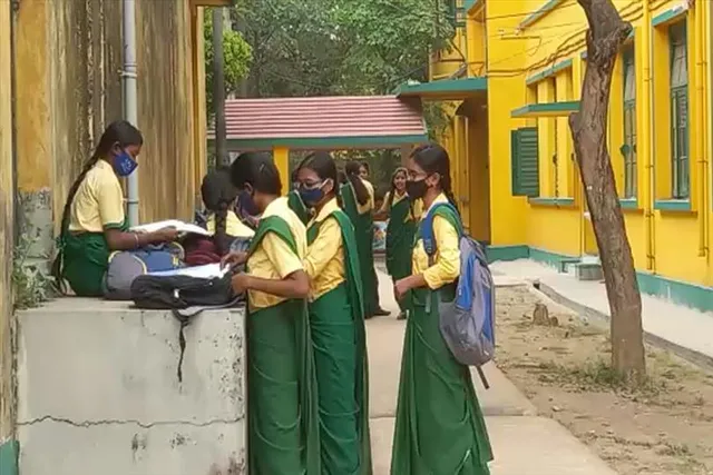 পরীক্ষা দিতে পেরে খুশি পরীক্ষার্থীরা