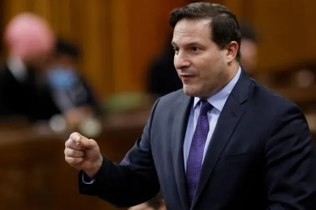 কয়েকটি রাইফেল ও শটগান নিষিদ্ধের প্রস্তাব প্রত্যাহার করল কানাডা