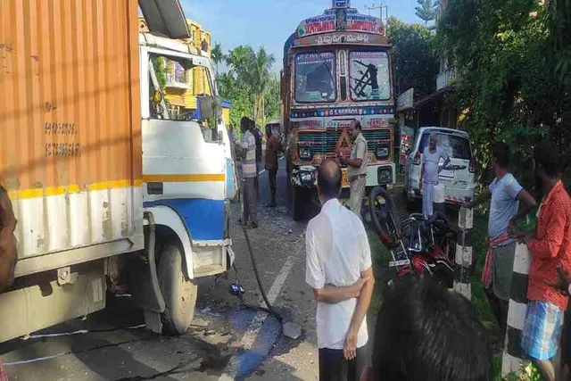 ভয়াবহ সড়ক দুর্ঘটনা কালনার কৃষ্ণদেবপুরে