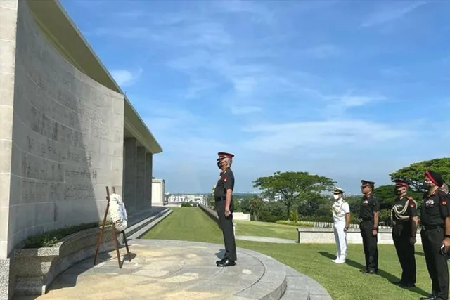 সিঙ্গাপুর সফরে সেনাপ্রধান নারাভানে