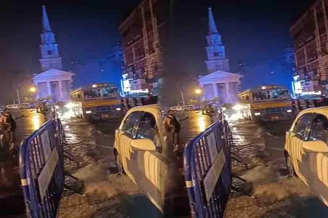 বিক্ষিপ্ত বৃষ্টিতে নাজেহাল কলকাতা