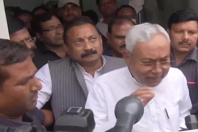 দিশেহারা অবস্থা নীতীশের?