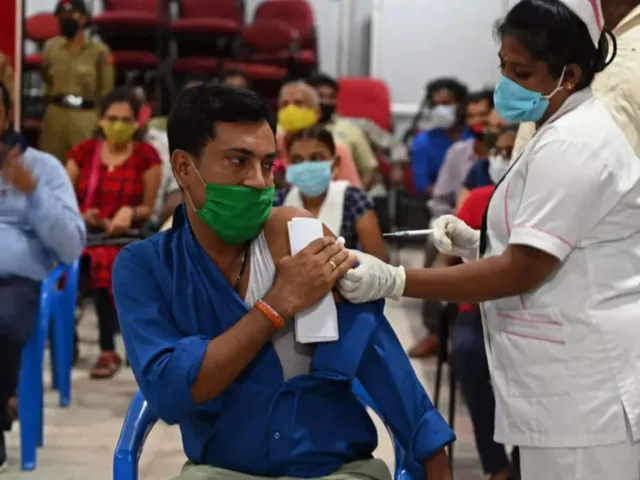 ফের ১০ হাজারে নামল দৈনিক সংক্রমণ, বাড়ছে সুস্থতার হার