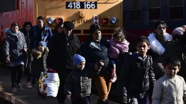 যুদ্ধবিধ্বস্ত ইউক্রেন থেকে দলে দলে মানুষ চলে আসছেন হাঙ্গেরিতে