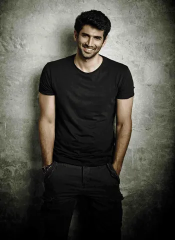 আসছে আদিত্য রায় কাপুরের ছবি কবে জানুন!