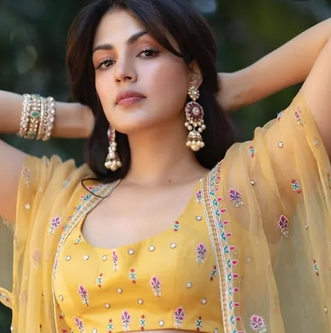 সুশান্তের মৃত্যুবার্ষিকীতে তার সঙ্গে পুরানো ছবি শেয়ার করলেন রিয়া চক্রবর্তী