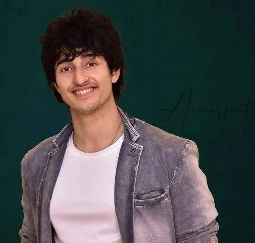 করিশ্মা কপূরের সঙ্গে ছবি, মুম্বাইয়ে পড়ি আরিয়ানের