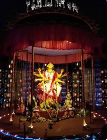 মায়ের ব্যবহার্য সামগ্রী দিয়েই তৈরি হচ্ছে ৪১ পল্লী ক্লাবের প্যান্ডেল