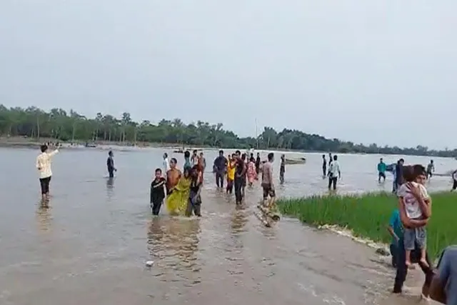 বাংলাদেশে ফের নৌকাডুবি, মৃত ২৪