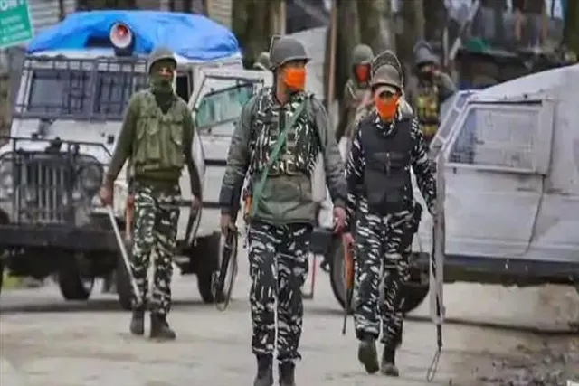 অভিযান চালিয়ে আগ্নেয়াস্ত্র সহ CRPF-এর জালে হাইব্রিড জঙ্গি