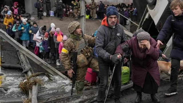 ৩০ লক্ষ ইউক্রেনীয় দেশ ছাড়া