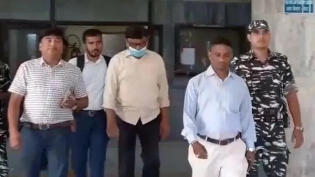 আদালতের কাছে কাতর আবেদন মানিকের