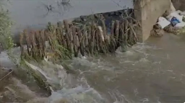 লকগেট ভেঙে জলশূন্য চেক ড্যাম, বিপাকে চাষীরা