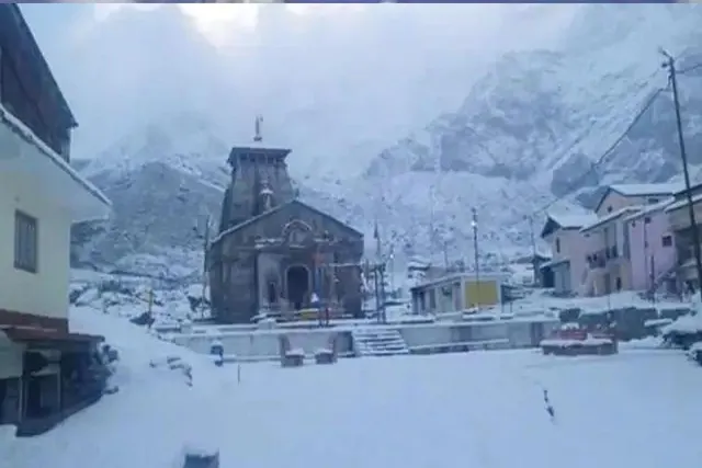 বরফে ঢাকলো কেদারনাথ ধাম