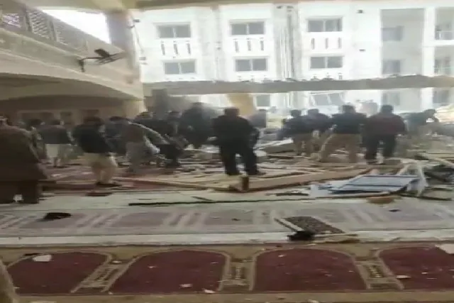 পেশোয়ারের মসজিদে বিস্ফোরণ, দেখুন বিস্ফোরণের পর মসজিদের ভেতরের অবস্থা