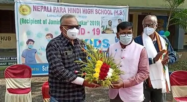 দুর্গাপুরে স্কুল পড়ুয়াদের কোভিড টিকাদান শুরু হলো