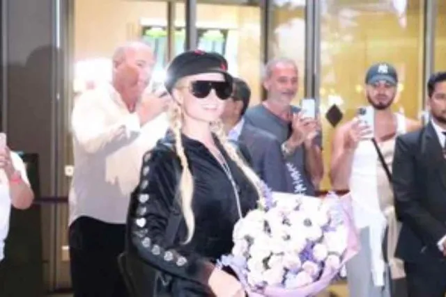 মুম্বাইয়ে এসে পৌঁছেছেন গ্লোবাল আইকন প্যারিস হিলটন