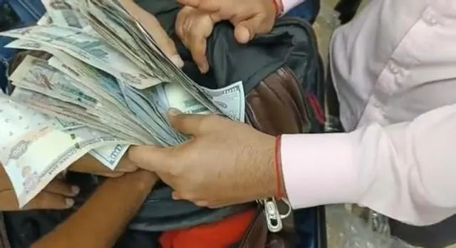 ল্যাপটপের ব্যাগে লুকিয়ে বিপুল বিদেশি মুদ্রা পাচারের ছক, সিআইএসএফ এর জালে অভিযুক্ত