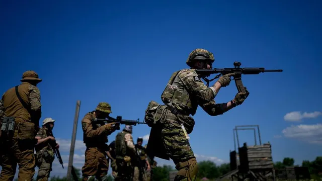 ডনবাসে এবার সম্মুখ সমরে রাশিয়া আর ইউক্রেনের সেনা