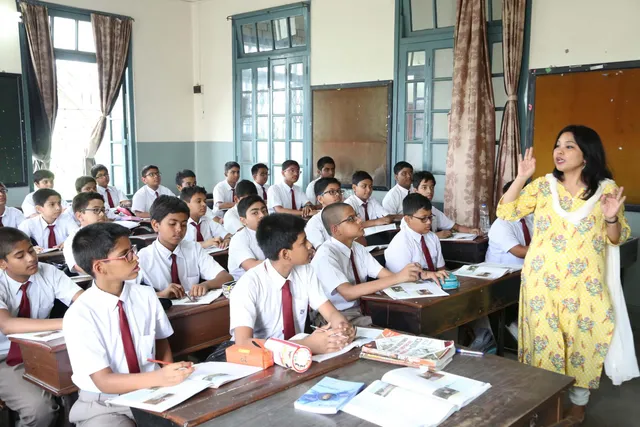 ছাত্রছাত্রীদের করোনা হলে দায় নয় স্কুলের, নোটিস দিল একাধিক স্কুল