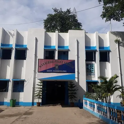 স্ত্রী এবং কন্যাকে কুপিয়ে আত্মঘাতী  এক ব্যক্তি