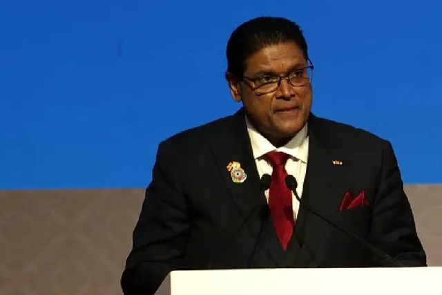 প্রধানমন্ত্রীর মায়ের মৃত্যুতে শোক প্রকাশ করে হিন্দিতে বার্তা দিলেন সুরিনামের রাষ্ট্রপতি- দেখুন ভিডিও