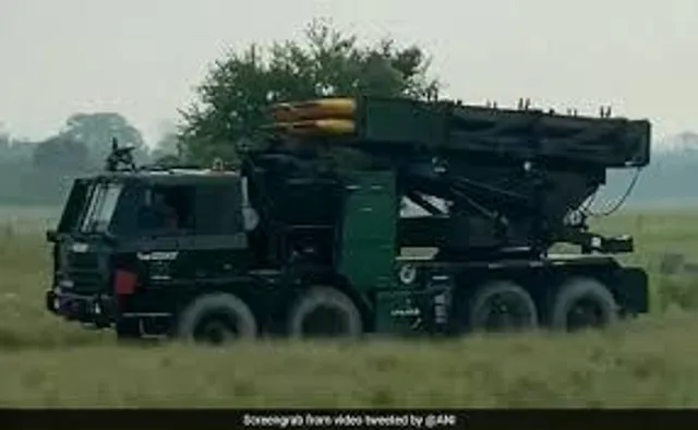 সীমান্তে পিনাকা মজুত করছে সেনা, নজরে চিন