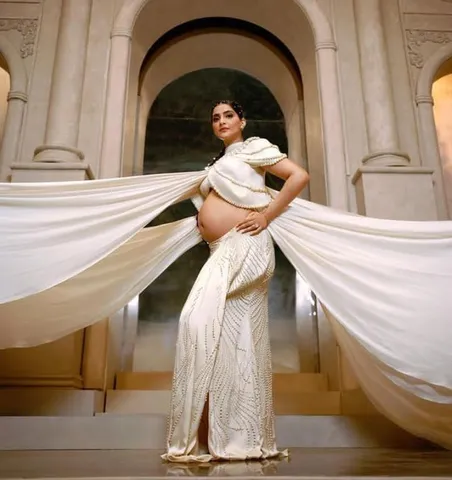 লন্ডনের রাস্তায় বেবি বাম্প প্রকাশ্যে সোনম কপূরের