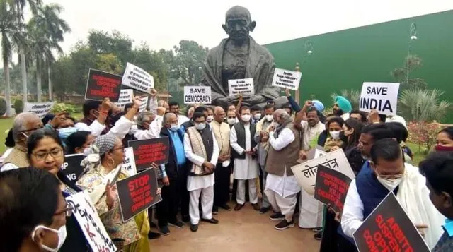 দূরত্ব মিটিয়ে ‘পাশাপাশি’ কংগ্রেস-তৃণমূল