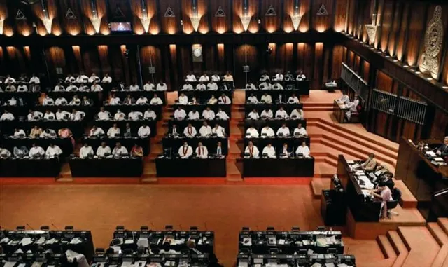 রনিল বিক্রমাসিংহে শ্রীলঙ্কার রাষ্ট্রপতি নির্বাচিত হওয়ার পরেই সচিবালয় ঘেরাও করে শুরু বিক্ষোভ