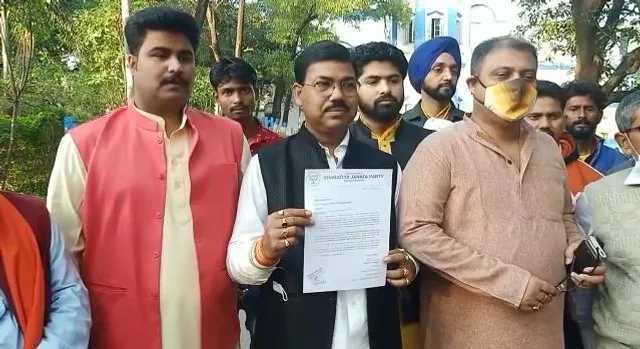 অভিযুক্তদের গ্রেপ্তারের প্রতিবাদে স্মারকলিপি প্রদান