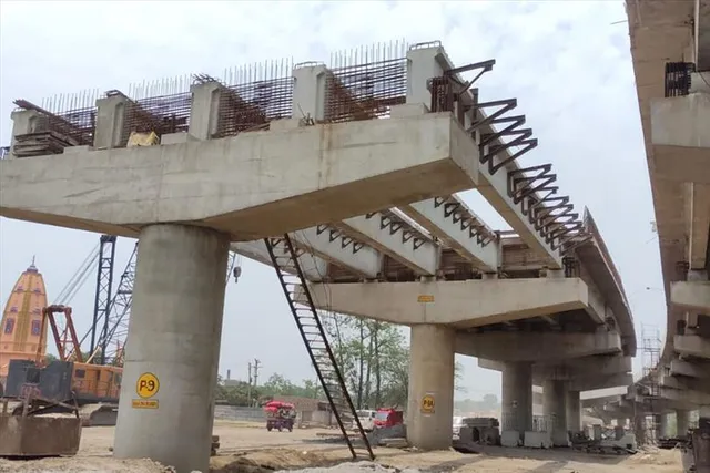 নির্মীয়মান ওভারব্রিজে বিদ্যুৎস্পৃষ্ট হয়ে মৃত্যু শ্রমিকের