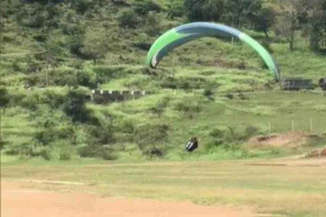 প্রথমবার প্যারাগ্লাইডিংয়ের আয়োজন করলো ভারতীয় সেনা