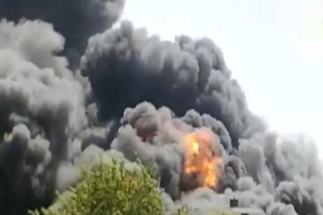 বিধ্বংসী আগুন লাগল উত্তরপ্রদেশে, হিমশিম খাচ্ছে দমকল