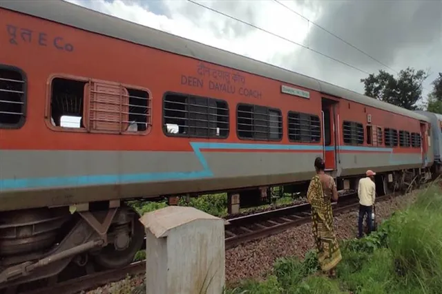 ছত্তিশগড়গামী ট্রেনের ৪টি বগি লাইনচ্যুত, হতাহতের খবর নেই