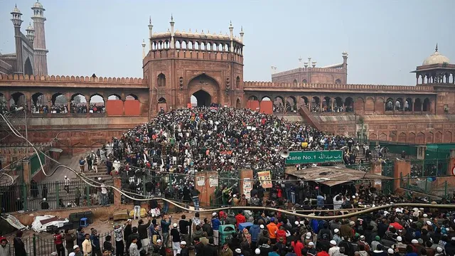 জামা মসজিদে বিক্ষোভকারীরা বেশিরভাগই বহিরাগত!