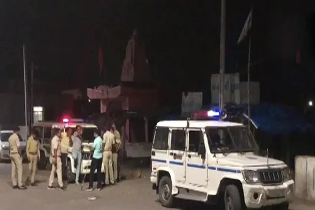 দুই গোষ্ঠী সংঘর্ষে অশান্ত গুজরাট, গ্রেফতার ৪০ জন