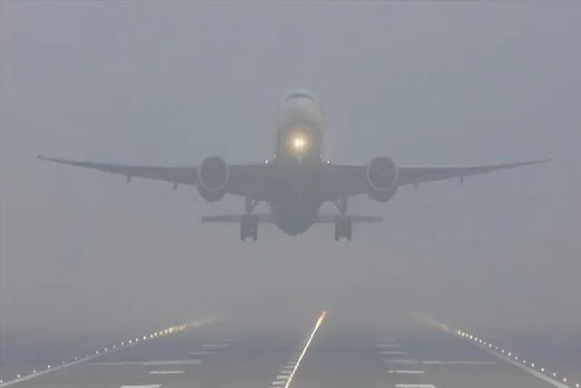 ঘন কুয়াশার ব্যাহত বিমান পরিষেবা