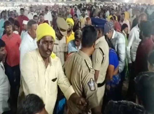 গুন্টুরে চন্দ্রবাবু নাইডুর জনসভায় পদপিষ্ট হয়ে মৃত ৩