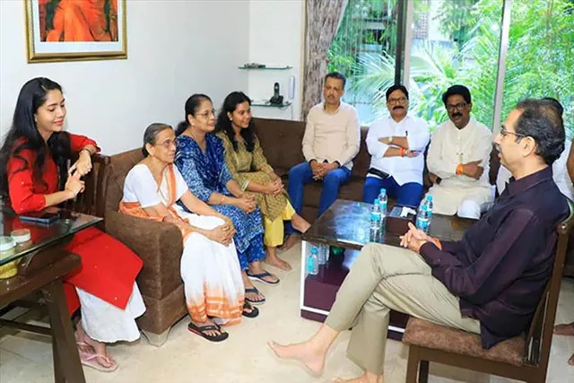 সঞ্জয় রাউতের বাড়িতে উদ্ধব ঠাকরে, দেখা করলেন পরিবারের সদস্যদের সঙ্গে