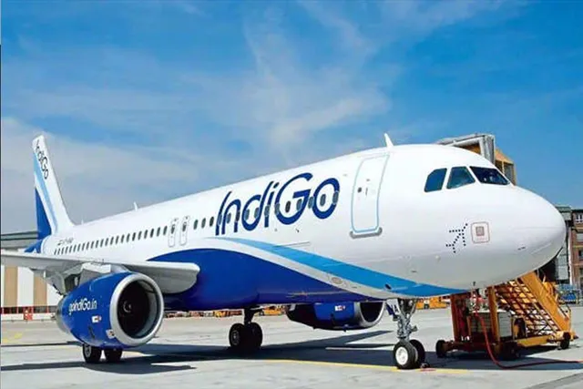 কলকাতা বিমানবন্দরে অবতরণের সময় ইন্ডিগোর বিমানের লেজে আঘাত