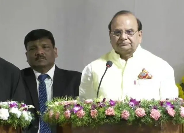 দিল্লির ২৭-তম রাজ্যপাল পদে শপথ নিলেন বিনয় কুমার সাক্সেনা