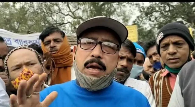 রেল আধিকারিক কে স্মারকলিপি ব্যবসায়ীদের