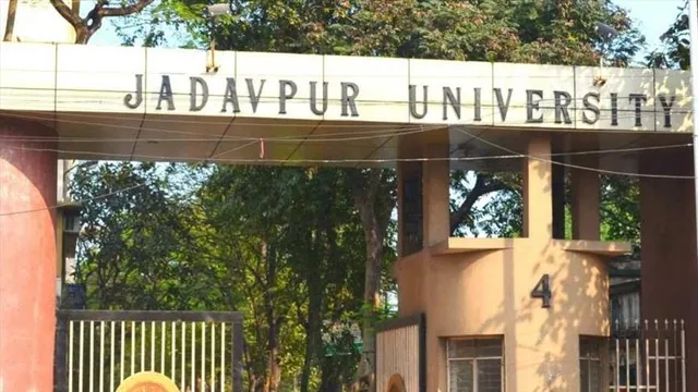 পুরনো খাতা  বিক্রি করে দেওয়ার অভিযোগ যাদবপুর বিশ্ববিদ্যালয়ের বিরুদ্ধে