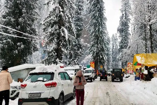 মানালিতে তুষারপাতের জেরে কুলুতে বাড়ছে পর্যটকদের ভিড়